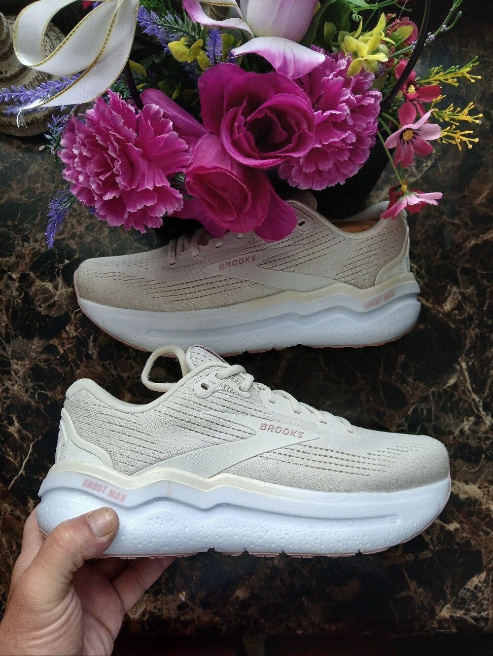 Brooks Ghost Max 2 Super Comfort Athletic/Medical Field Shoes 10.5D For Women